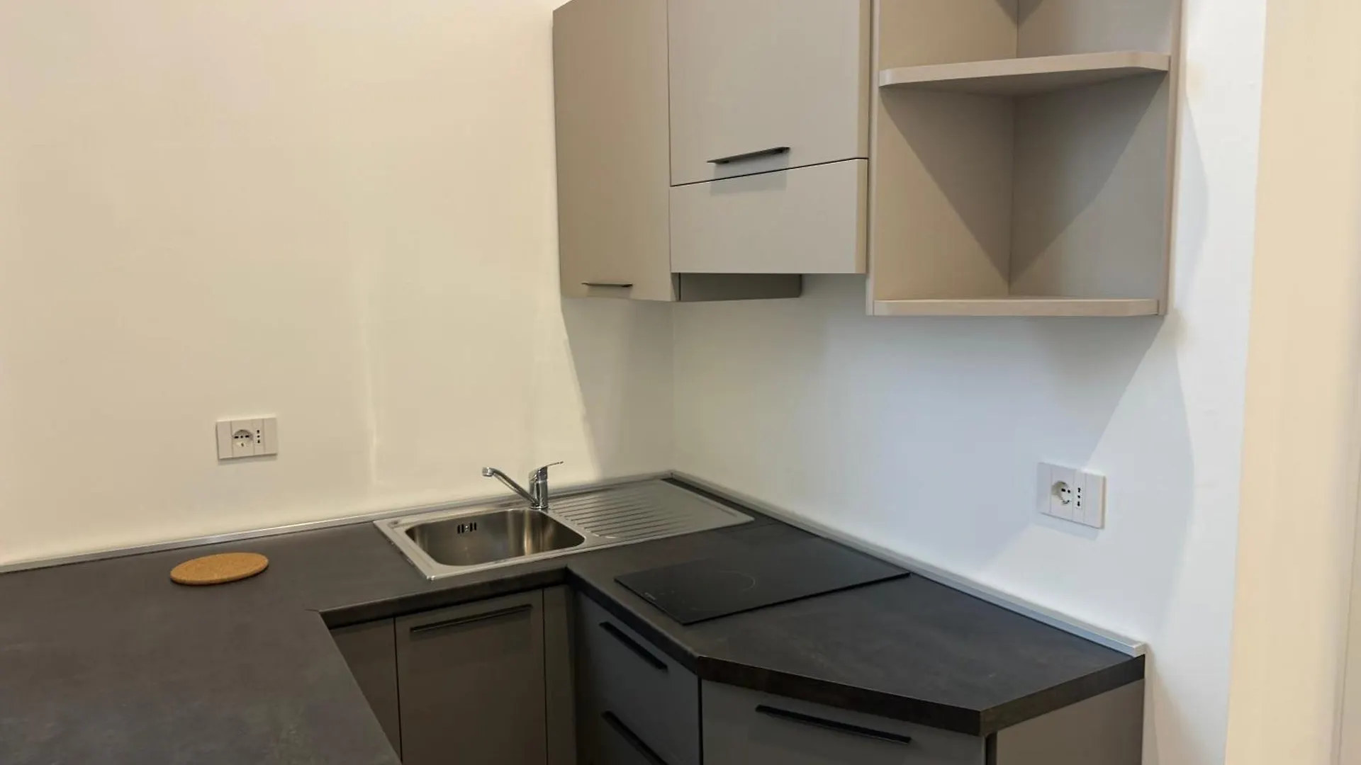 New!! Statuto Apartments contacts